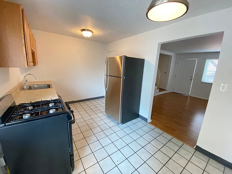 W 10th Ave 39-41 BSS — Photo 16
