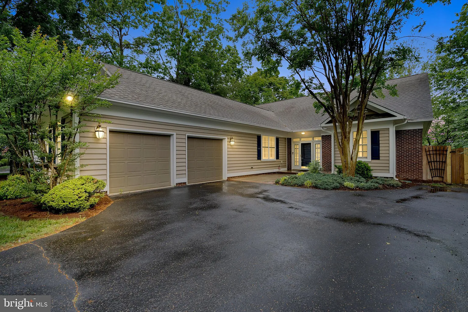 10905 Cedar Creek Dr photo 1