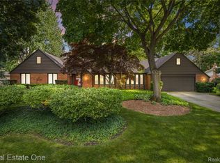 28330 E Blom Dr, Harrison Township, MI 48045