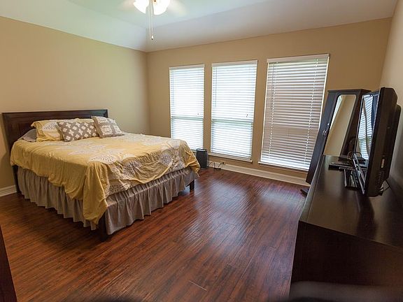3rd image of 334 Muirwood Ln