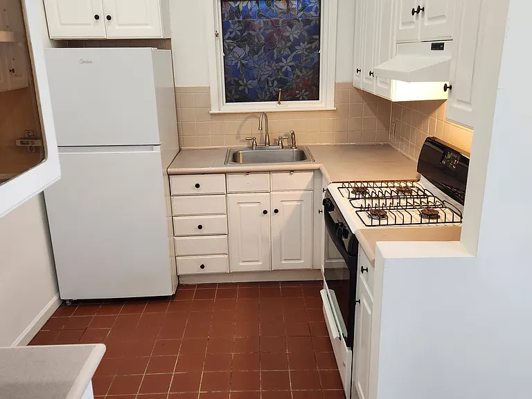 84 Lake Ave — Photo 4