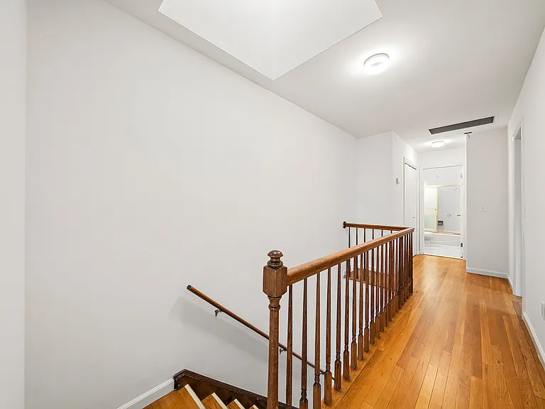 2462B E 7th St #B — Photo 11