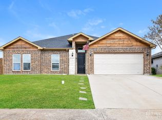 933 Woodcrest Dr, Lancaster, TX 75134