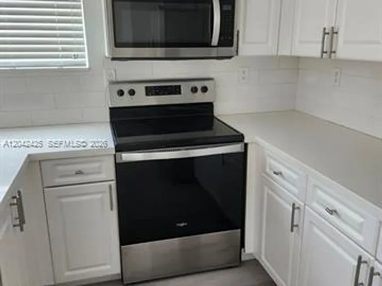 5245 NW 112th Ave #Townhouse 8 — Photo 6