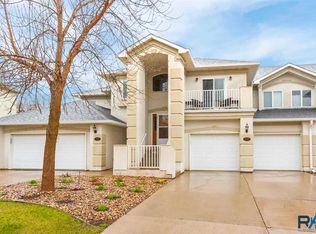 5902 S Grand Lodge Pl, Sioux Falls, SD 57108