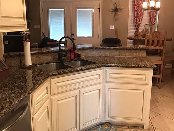 5th image of 225 Tyler Dr