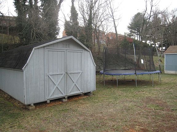 3rd image of 4791 Long Acre Dr NE