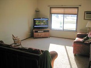 4th image of 2829 Village Green Dr