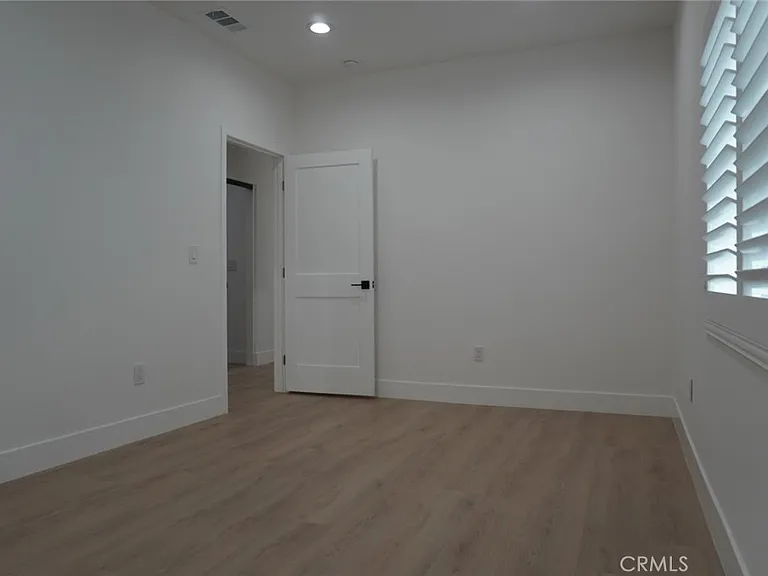 148 S Lark Ellen — Photo 12