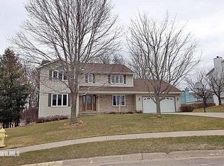 1111 Arapaho Dr, Freeport, IL 61032