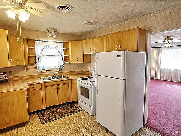 2nd image of 3776 Glaser Dr