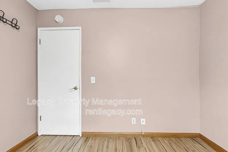 4 bed, 3.0 bath, 2514 sqft, $3,195 — Photo 4