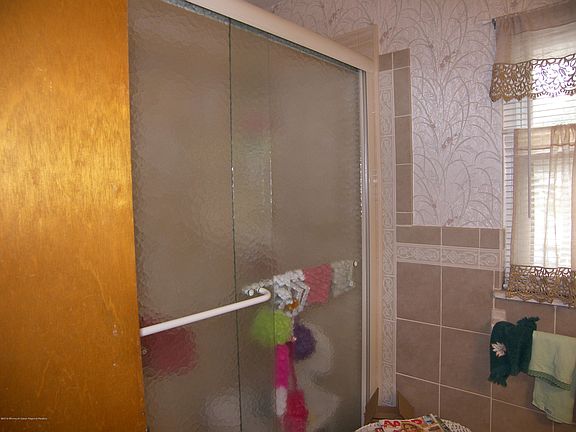 5th image of 574B Sheffield Ct