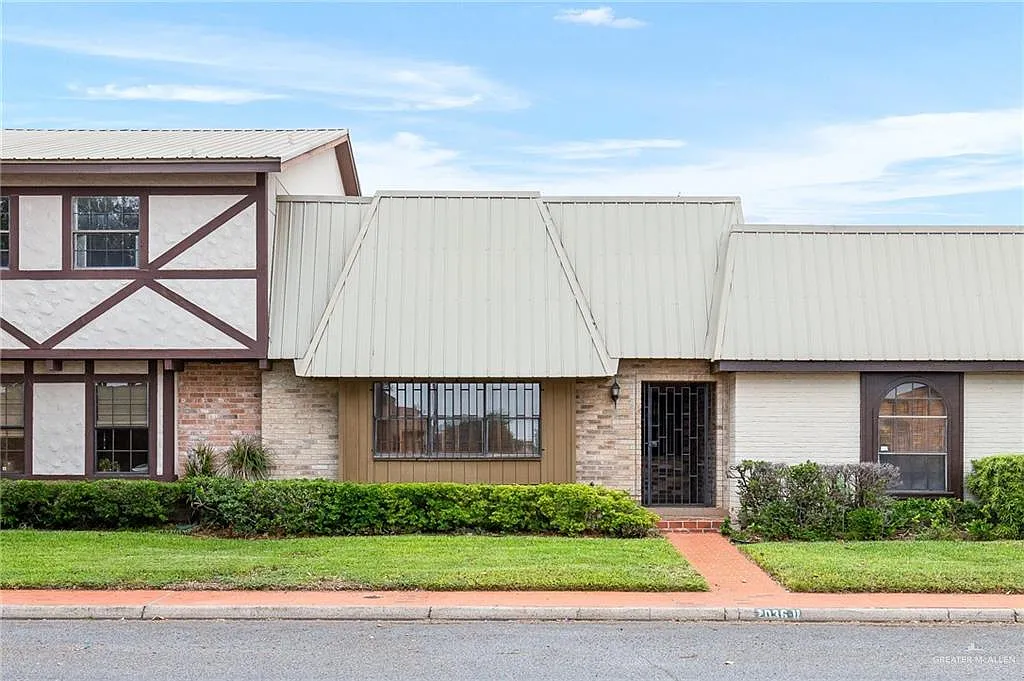2 bed, 2.0 bath, 1300 sqft, $1,500 — Photo 1