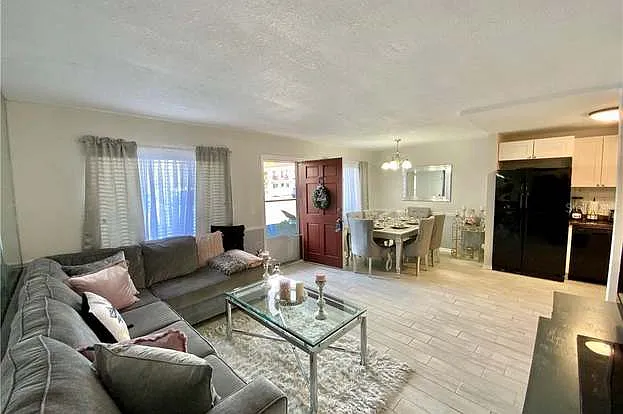 1 bed, 768 sqft, $1,195 — Photo 2
