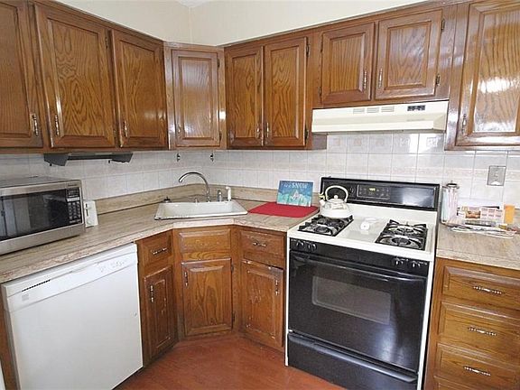 5th image of 16 Grissom Ave