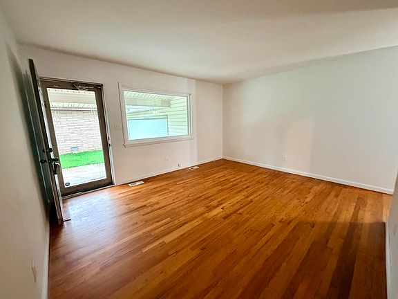 5th image of 1308 Park Heights St