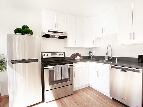 3rd image of 755 Green St #757-2E