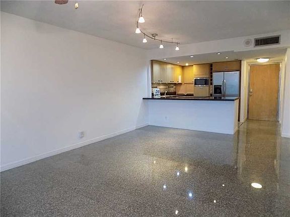 3rd image of 1800 N Andrews Ave APT 8G