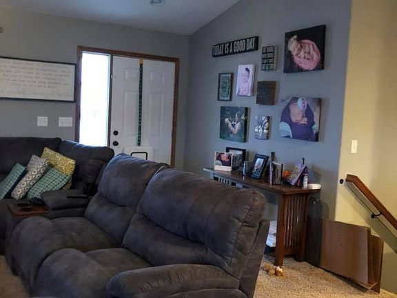 Entry way/living room