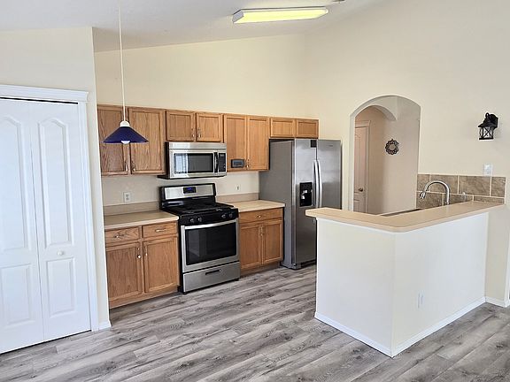 3rd image of 7621 Clovelly Park Pl