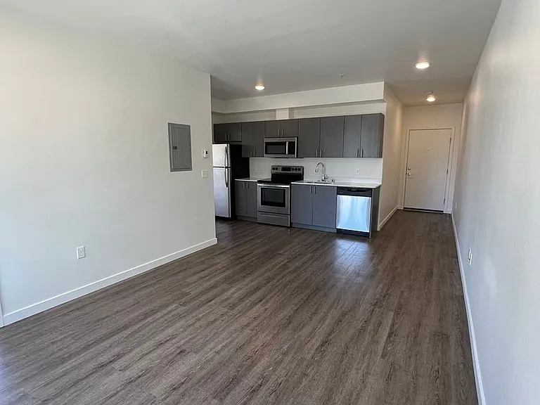 4801 Fauntleroy Apartments — Photo 37