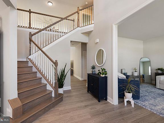 3rd image of 181 Wavyleaf Dr