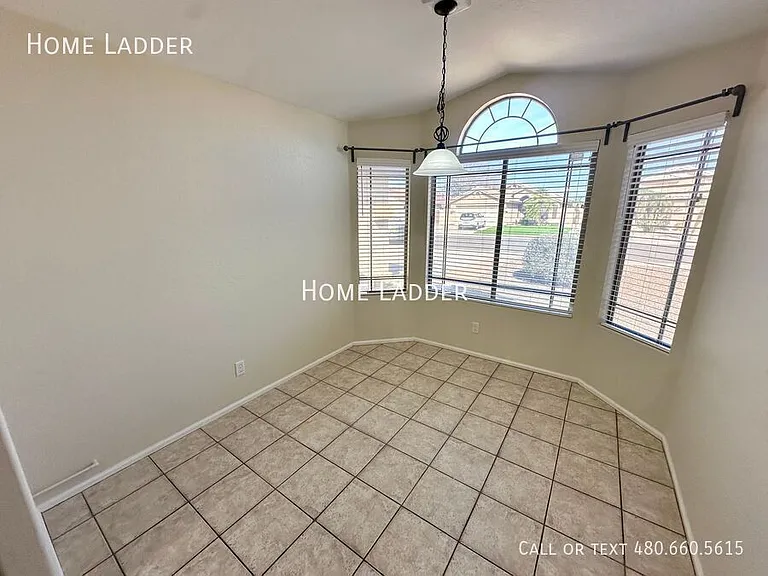445 E Cantebria Dr — Photo 7