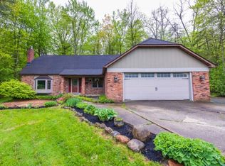 8665 Prescott Dr, Chesterland, OH 44026