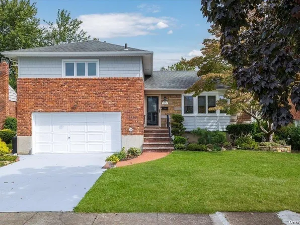 38 Stauber Drive, Plainview, NY 11803