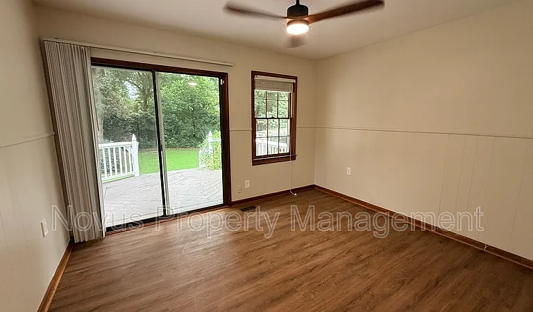 142 Oak Ave — Photo 10