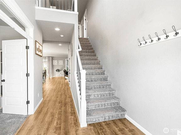 4th image of 302 N Towhee Street