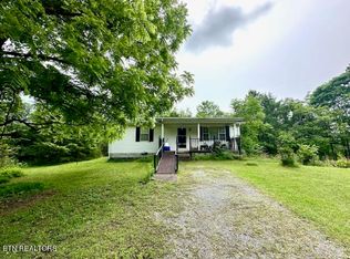 2140 New Hope Rd, Celina, TN 38551