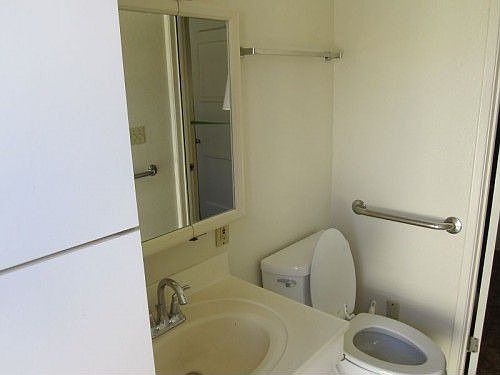 5th image of 904 Missouri St