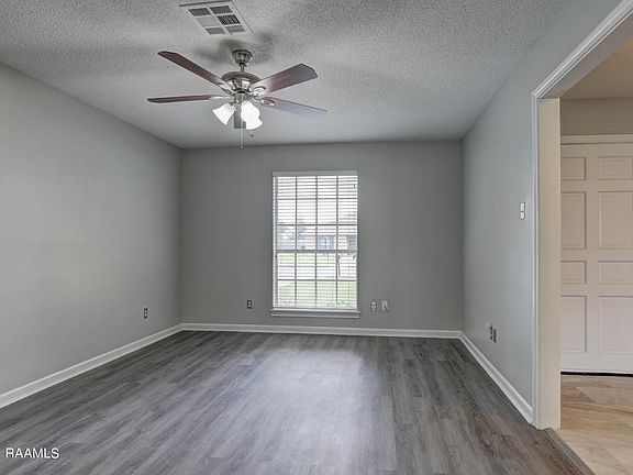 4th image of 408 Woodvale Ave