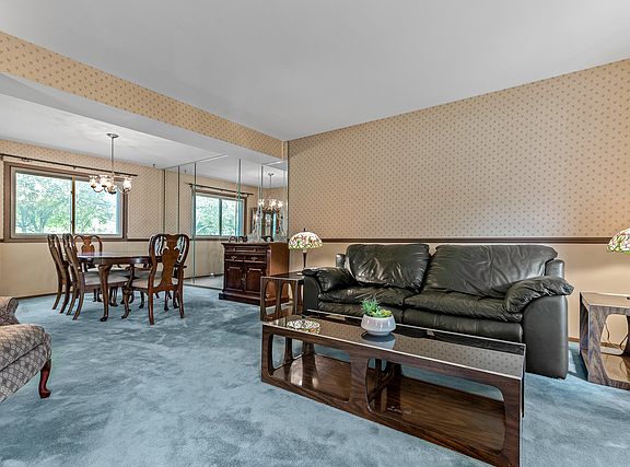 4th image of 30W270 Brighton Ct
