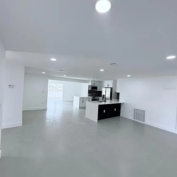 720 Capri Blvd — Photo 2