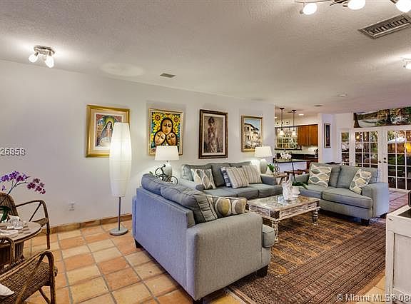 3rd image of 442 Aragon Ave