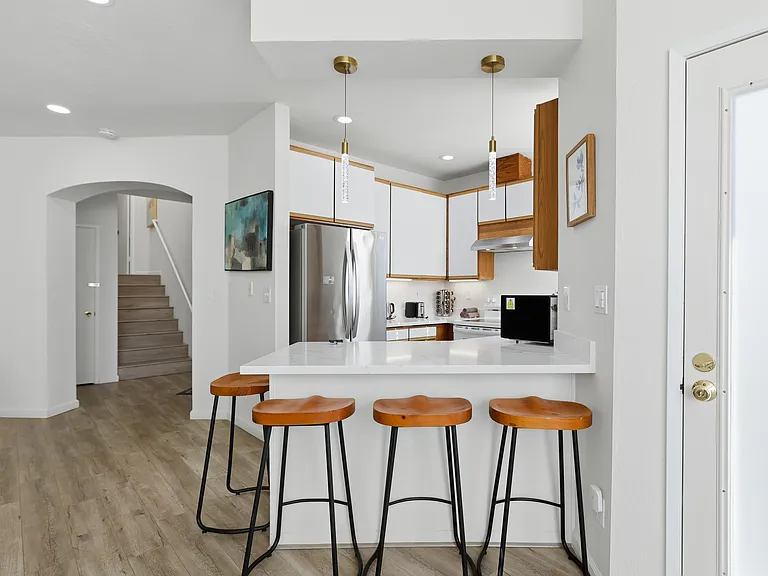 437 Norfolk Dr — Photo 3