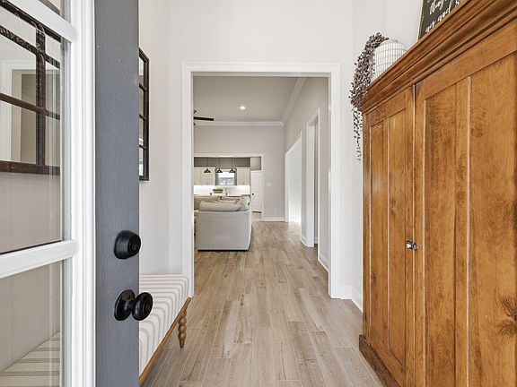 4th image of 42 Flora Ln