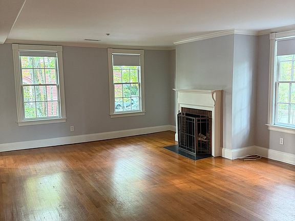 4th image of 26 Garden St APT 2