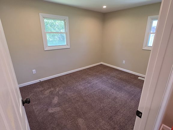 5th image of 102 Truman St