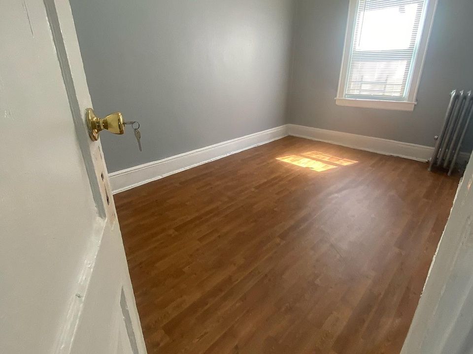 1st image of 17718 106th Ave Floor 2