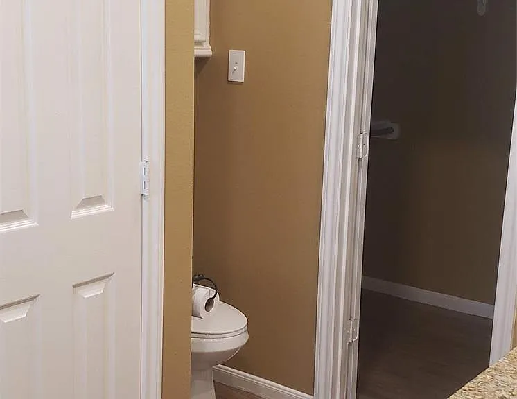 222 Canterbury Dr — Photo 12