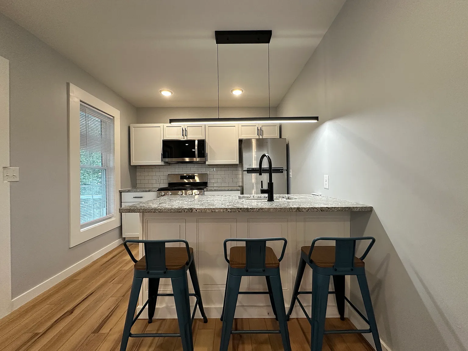 2 bed, 1012 sqft, $1,895 — Photo 3