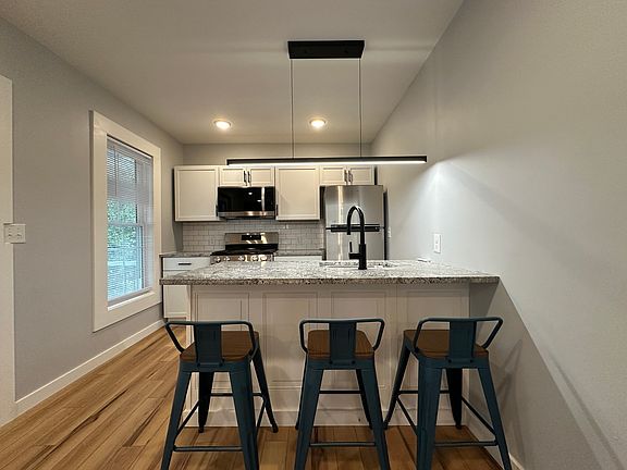 3rd image of 129 Charles Ave Floor 1