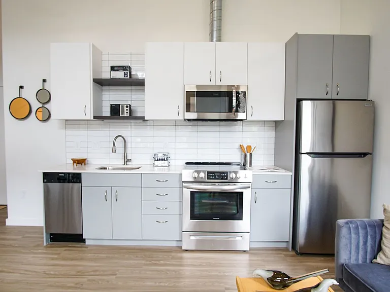 2320 N Vancouver Ave #105 — Photo 9