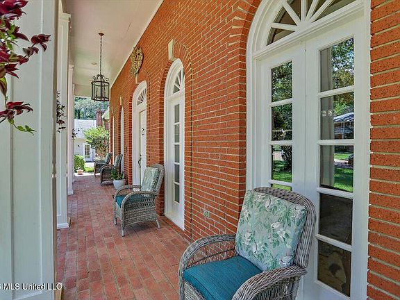 5th image of 47 Avery Cir