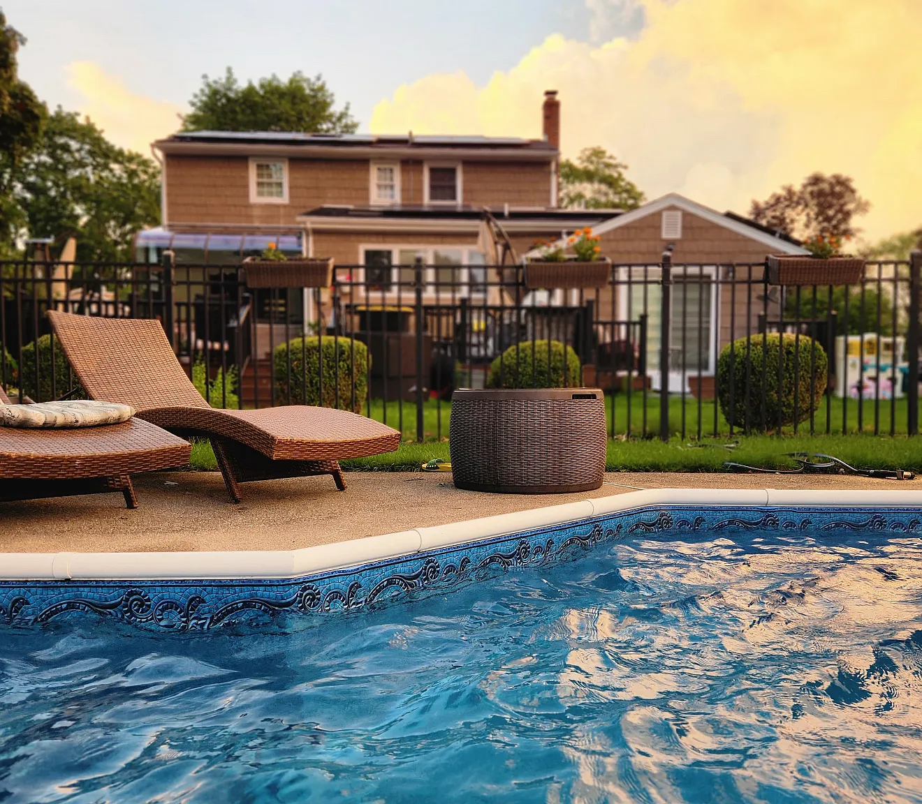 4 bed, $5,800 — Photo 1