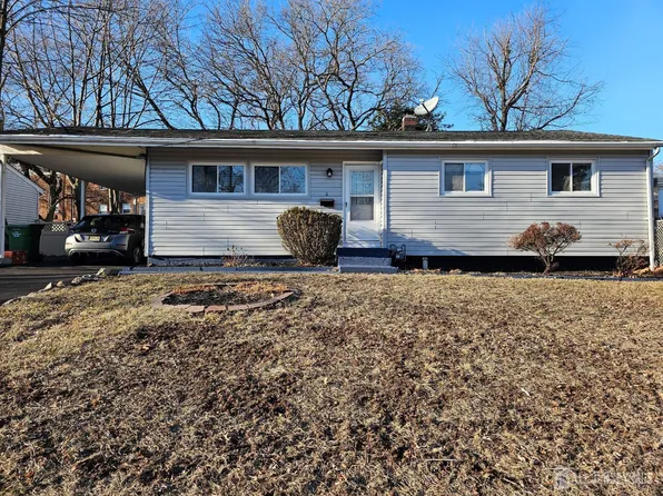 2 Brookside Rd, Edison, NJ 08817